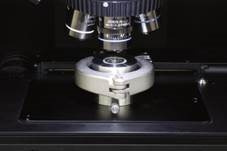 Long working distance objective over Raman temperature stage